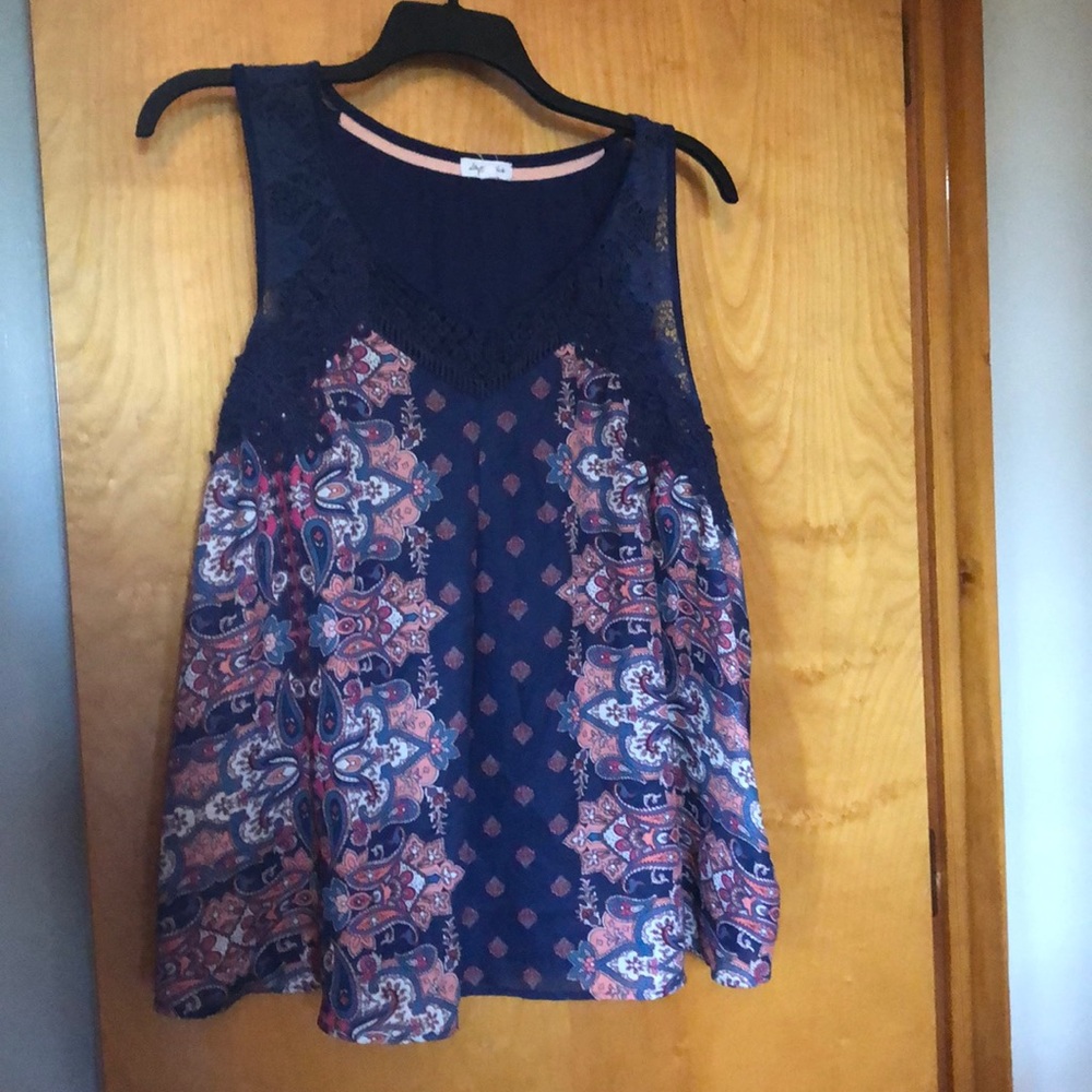 2XL tank with lace detail